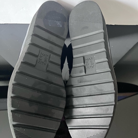 Naturalizer Glossy Navy Loafers size 10M - Picture 8 of 8